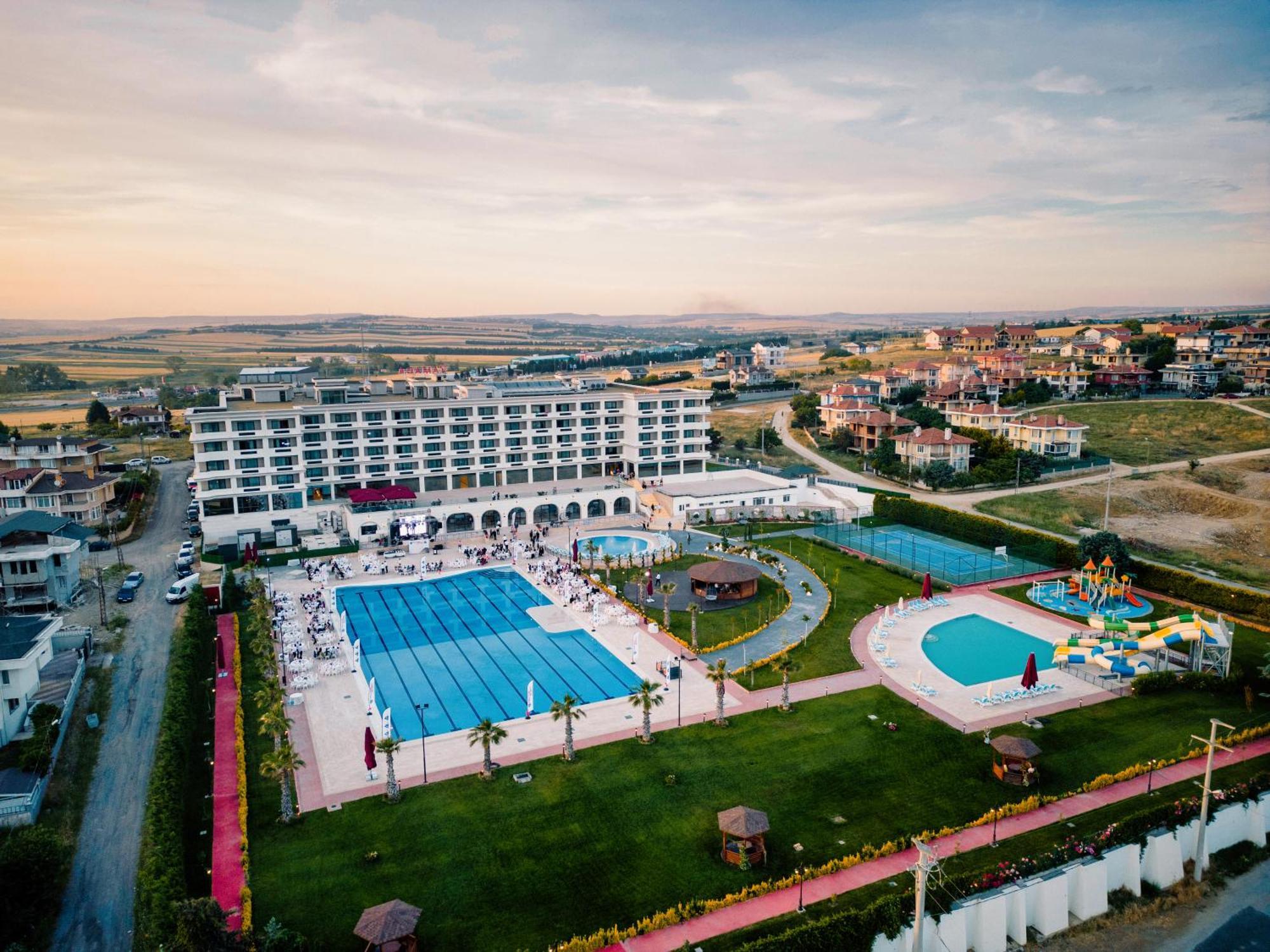 Ramada Plaza By Wyndham Silivri Hotel Exterior foto