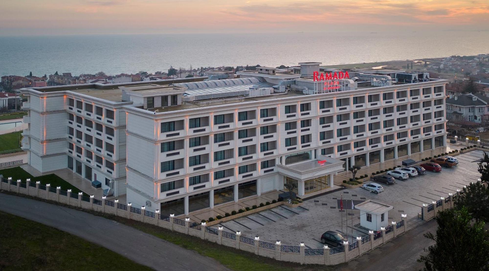 Ramada Plaza By Wyndham Silivri Hotel Exterior foto